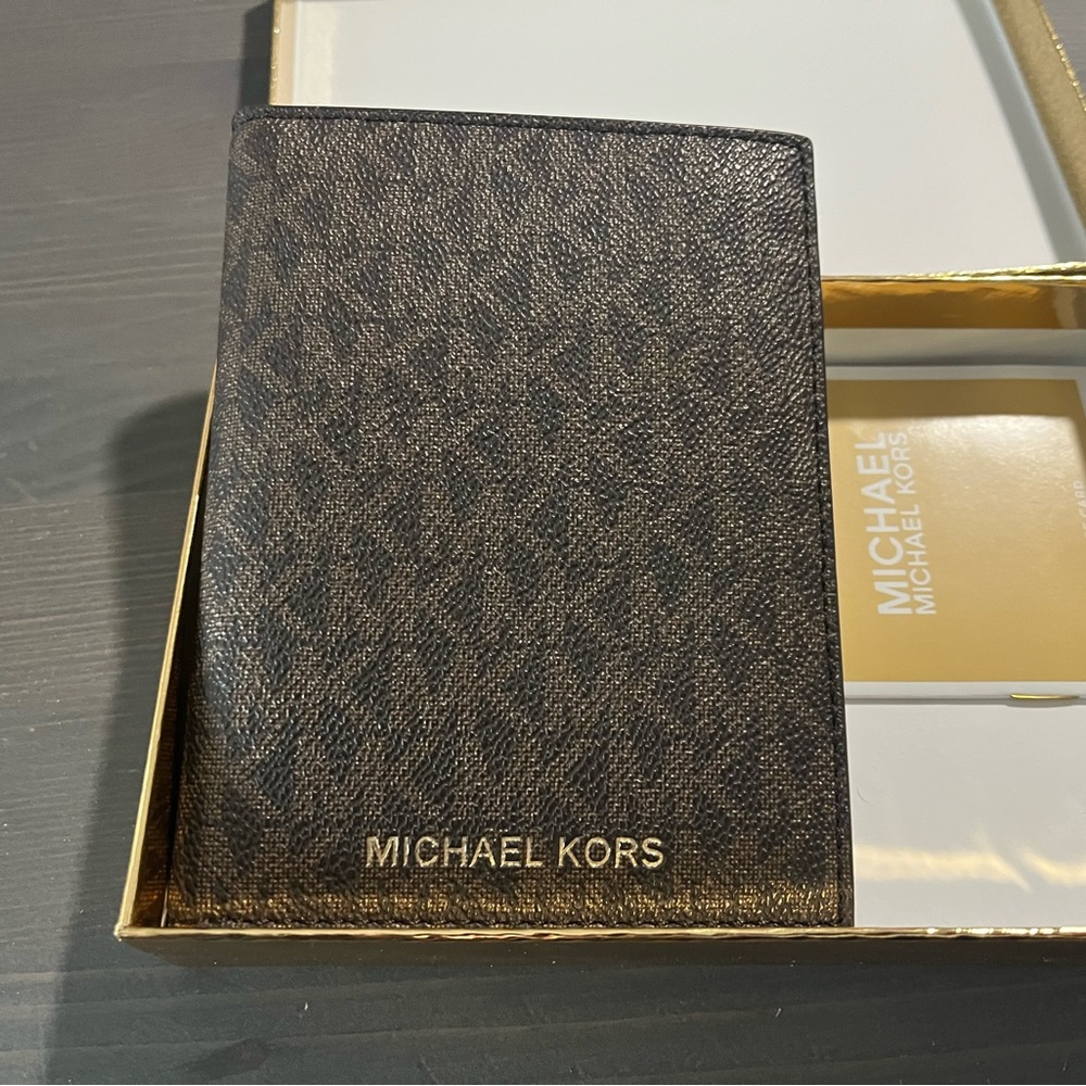 Michael Kors wallet-limited addition